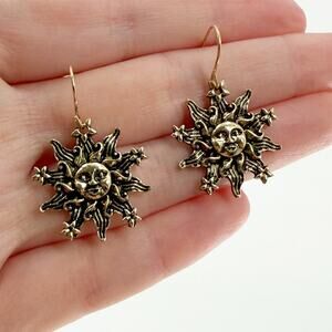 Vintage Style Sun Face Earrings Gold Tone Celestial Boho Witchy Dangle